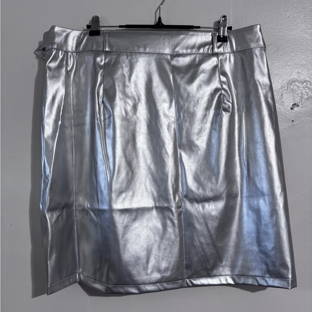 Metallic Silver Women's Skirt size xxl NWT‎ with zippered pockets and belt - Picture 4 of 8